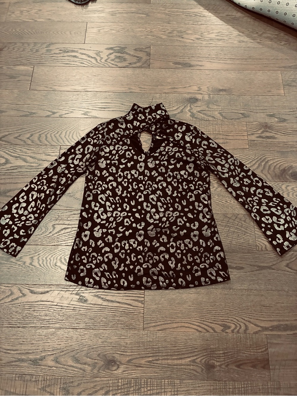 Ariella Women’s Leopard Print Long Sleeve Keyhole Blouse Brown Beige